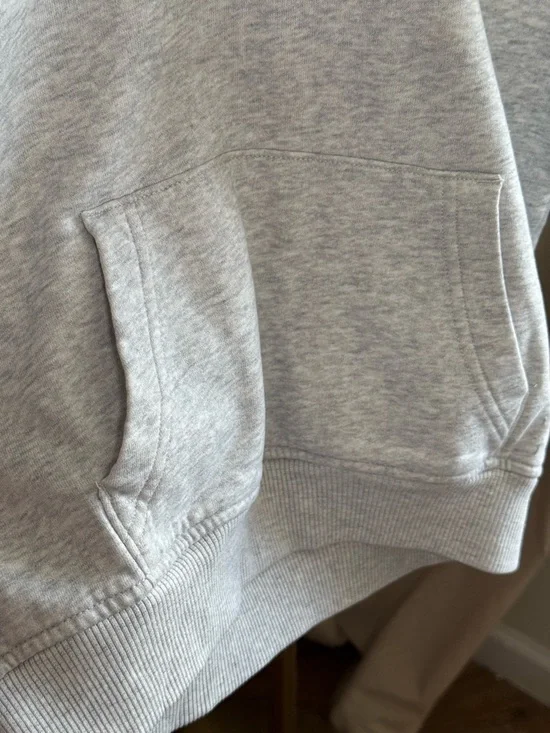 abercrombie kids Essential Icon Hoodie - Light Gray Heather | 9 / 10 - Picture 4 of 8